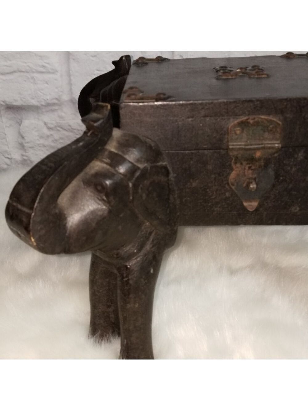 Wooden handcarved Elephant Head decorative box - Picture 2 of 8